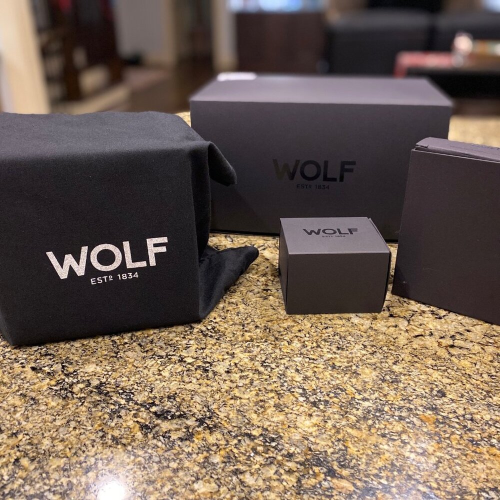 Wolf Cub WatchWinder with Cover (Black) - Model 4611103 - New In Box, Never Used